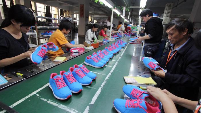 A shoe factory sells a certain brand of shoes